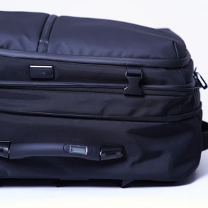 Side view of the MEGABACK Trolley Vacuum Backpack showcasing 5 cm of expandable space for extra storage.